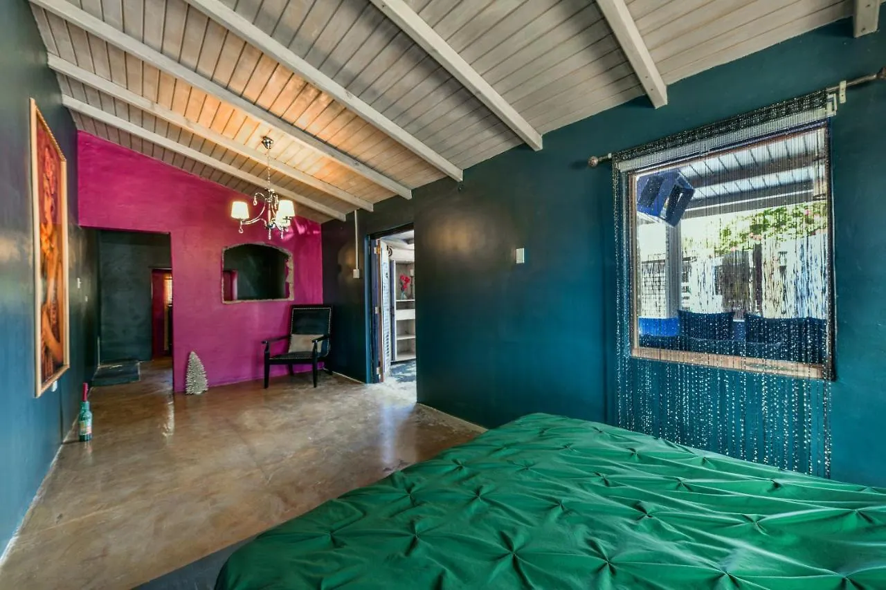 Bed and Breakfast Mammaloe Oranjestad 2*,