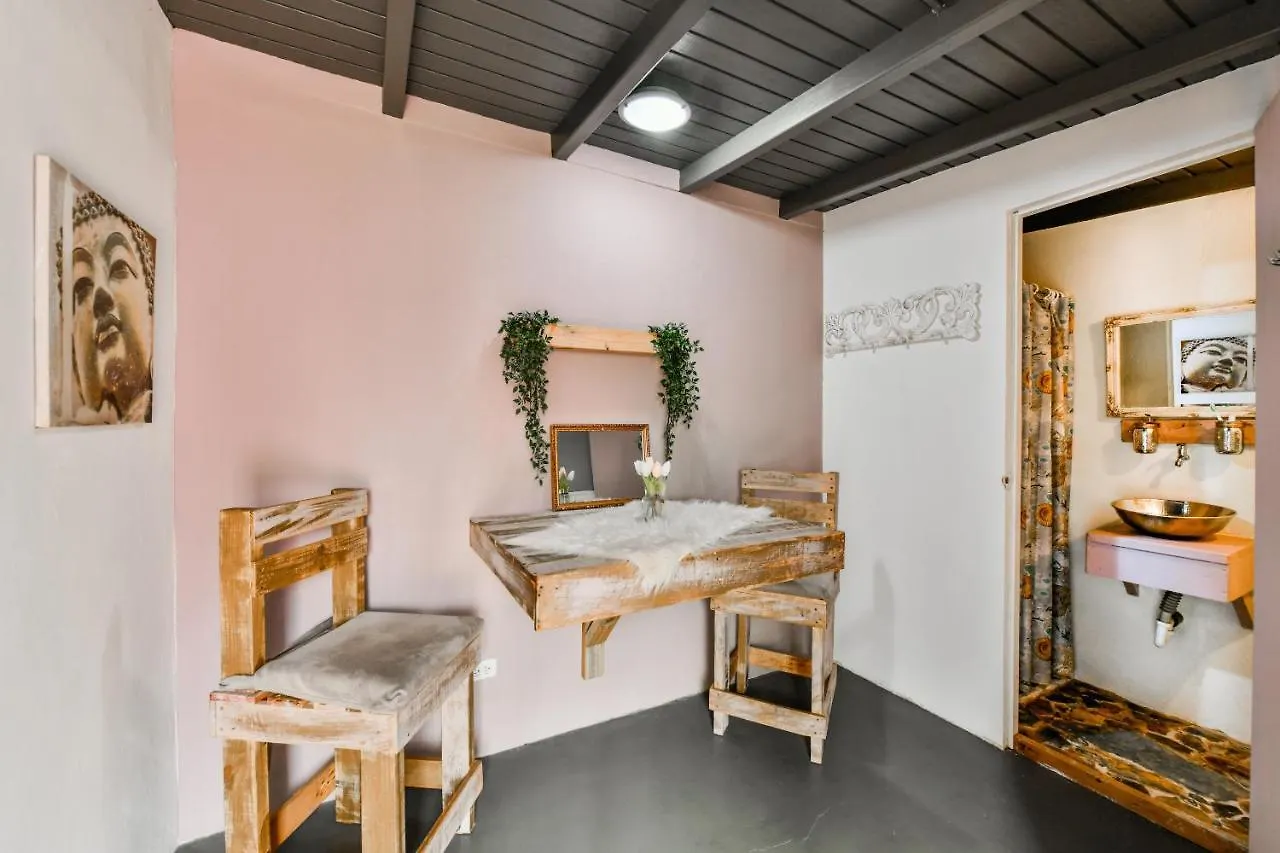 Mammaloe Bed & Breakfast Oranjestad