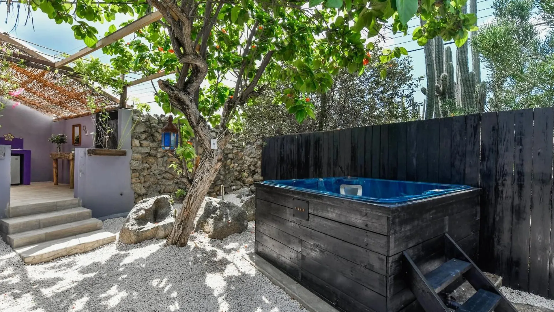 Mammaloe Bed & Breakfast Oranjestad